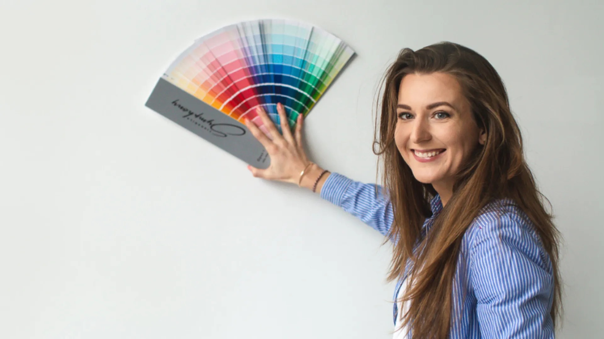 Kāpēc mēs redzam toņus atšķirīgi: Krāsu uztveres izpratne, lai izvēlētos perfekto toni