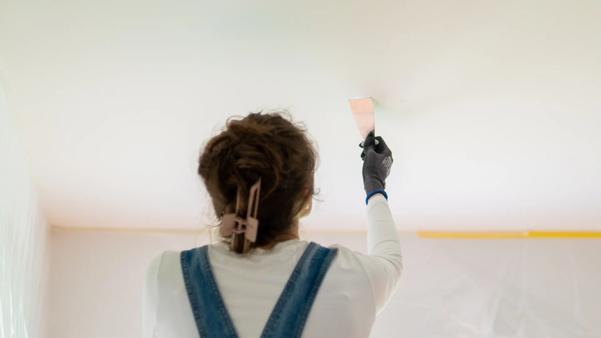 4. solis: Aizpildi caurumus griestos