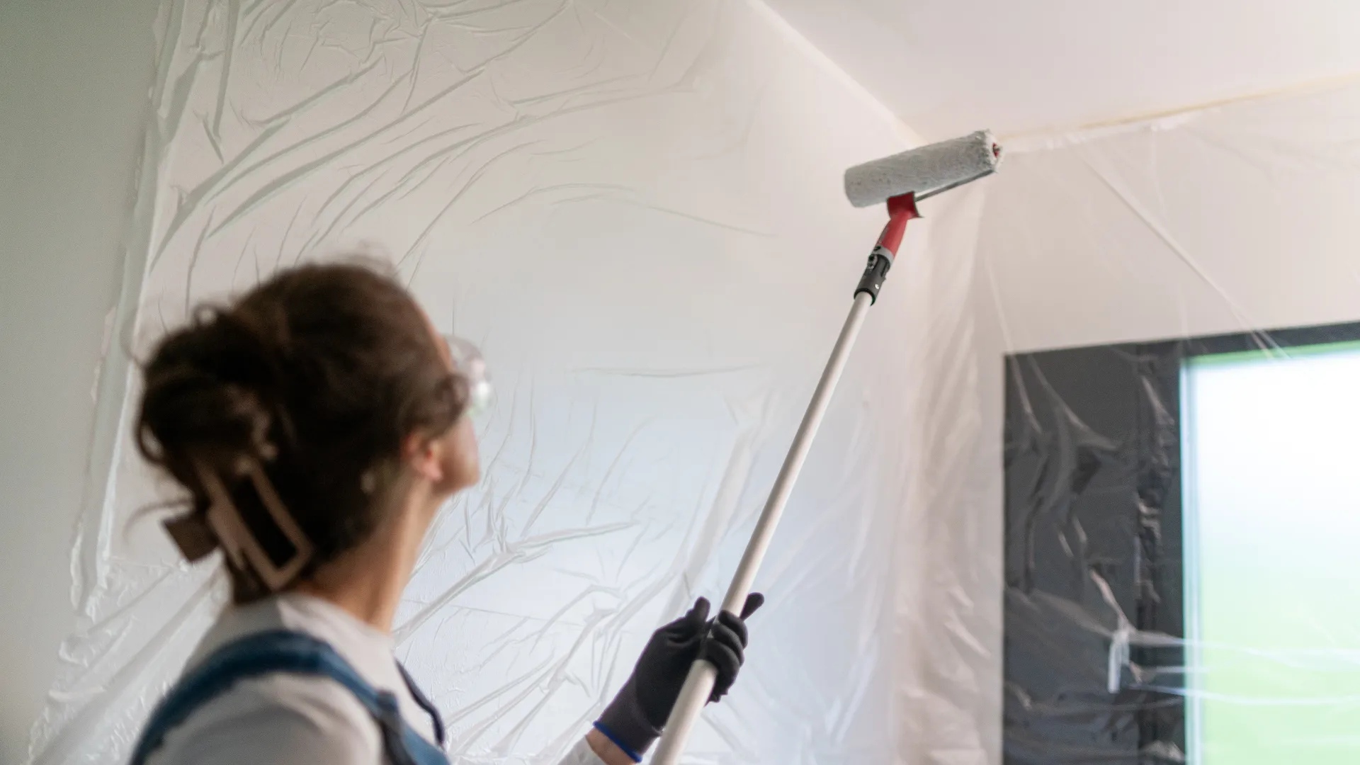 5. solis: Krāso griestus ar rulli un teleskopisko kātu